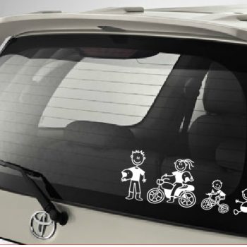 Vader met helm - moeder op motor - jongen op fiets - baby