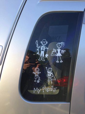 Auto met stickers The Sticker Family