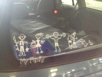 vader met hengel - moeder met tasjes - fitness sticker - meisje met surfboard - hondensticker